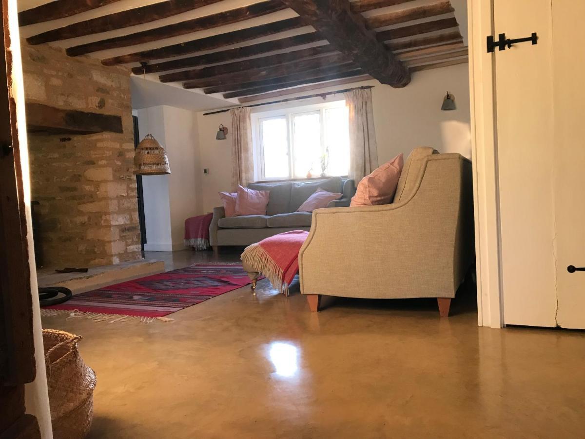 High Cogges Farm Holiday Cottages Уитни Екстериор снимка