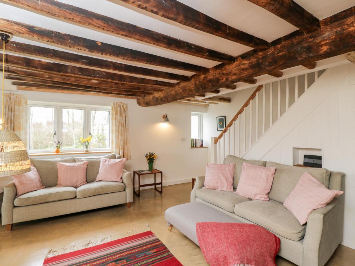 High Cogges Farm Holiday Cottages Уитни Екстериор снимка