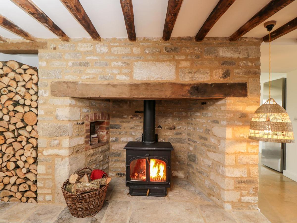 High Cogges Farm Holiday Cottages Уитни Екстериор снимка
