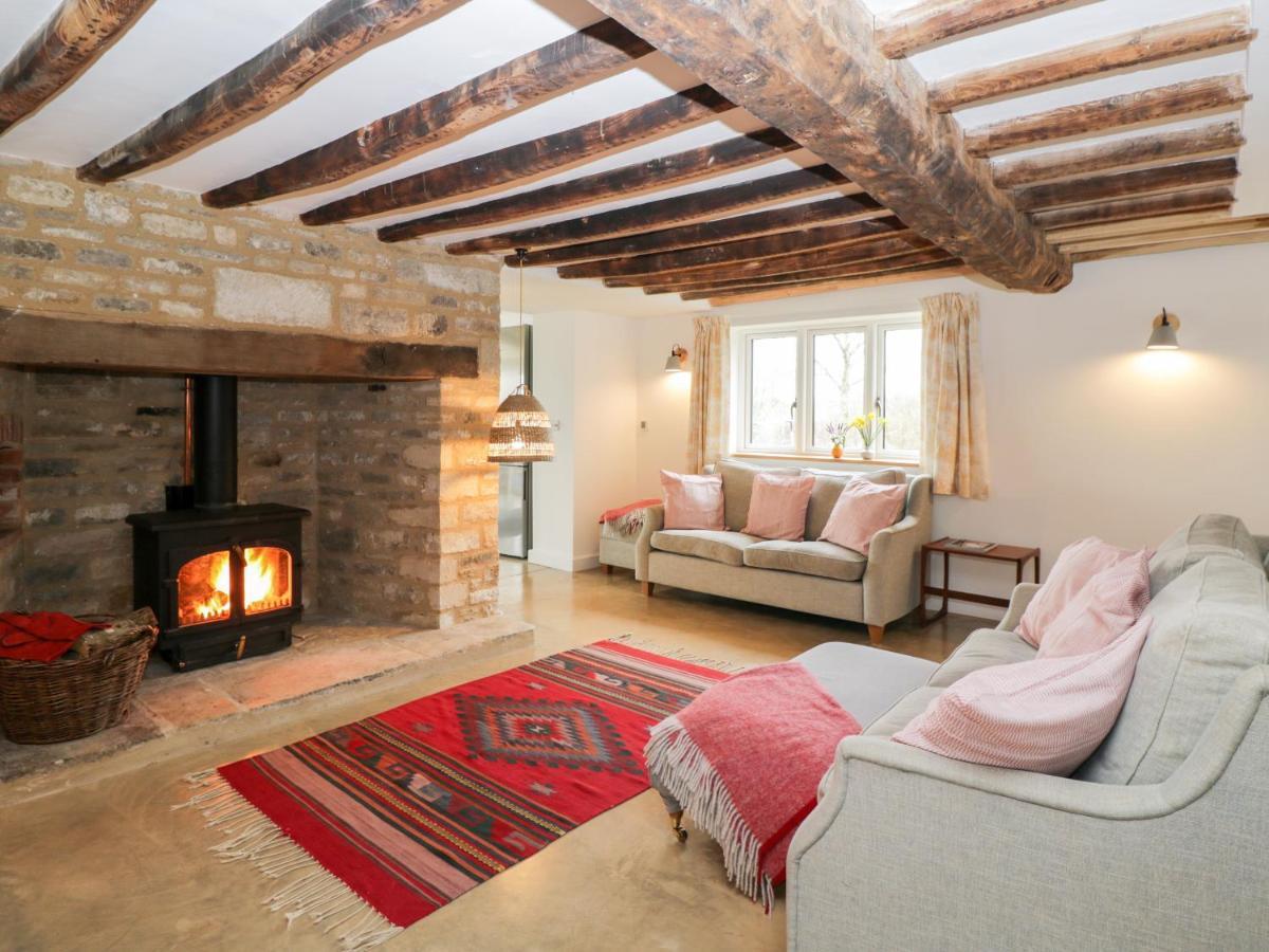High Cogges Farm Holiday Cottages Уитни Екстериор снимка