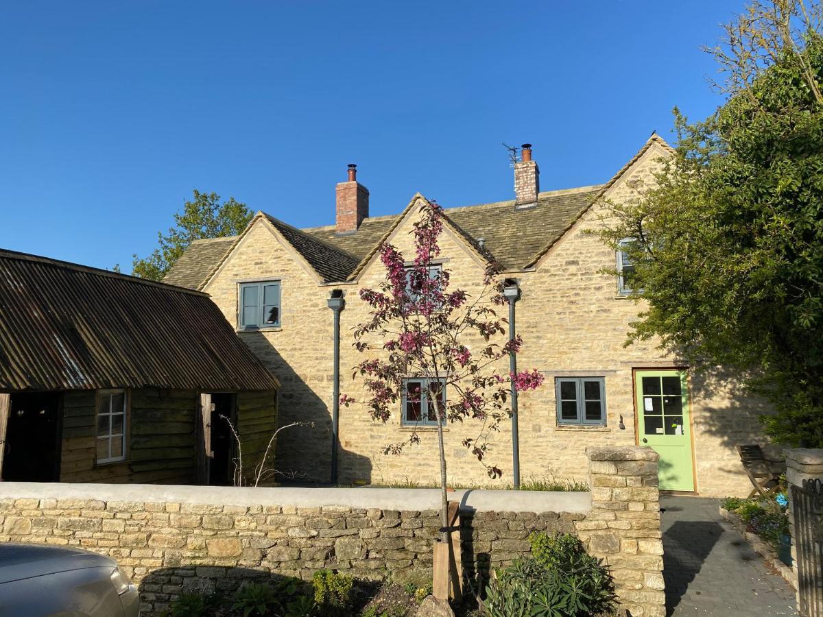 High Cogges Farm Holiday Cottages Уитни Екстериор снимка