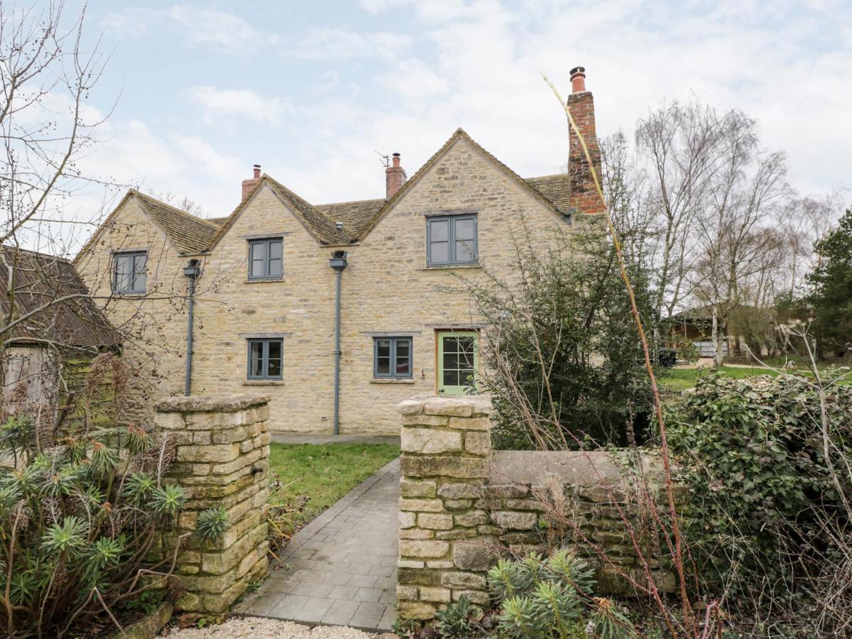 High Cogges Farm Holiday Cottages Уитни Екстериор снимка