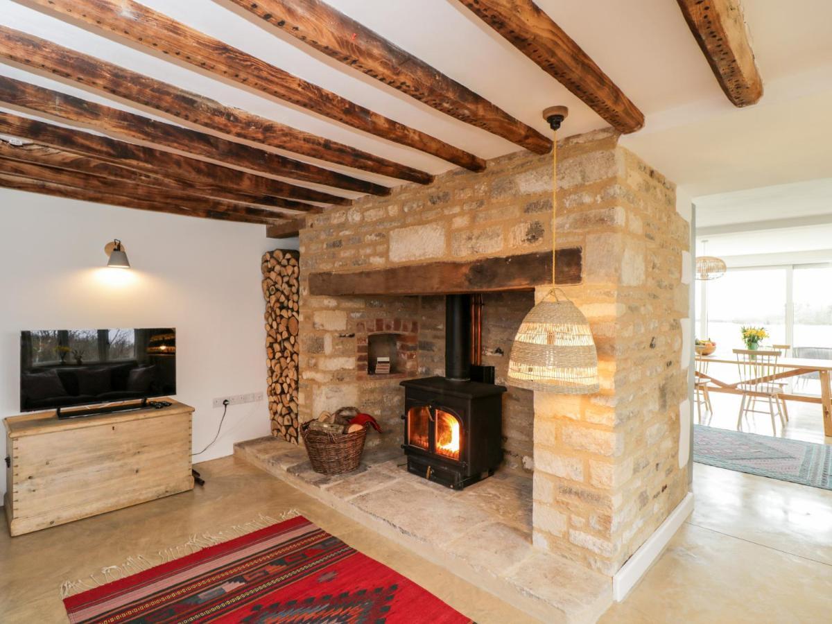 High Cogges Farm Holiday Cottages Уитни Екстериор снимка