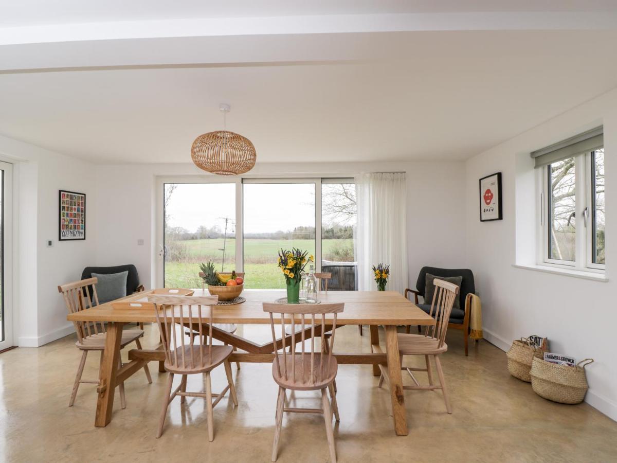High Cogges Farm Holiday Cottages Уитни Екстериор снимка
