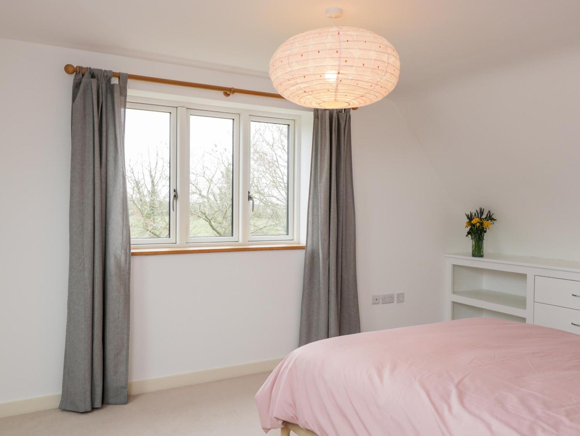 High Cogges Farm Holiday Cottages Уитни Екстериор снимка