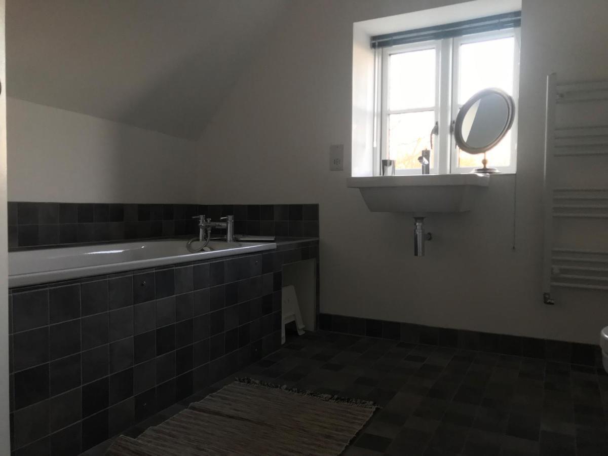 High Cogges Farm Holiday Cottages Уитни Екстериор снимка