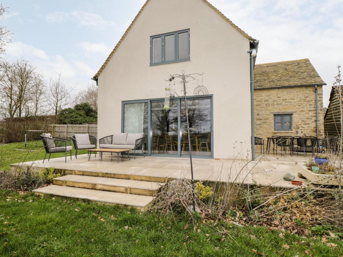 High Cogges Farm Holiday Cottages Уитни Екстериор снимка