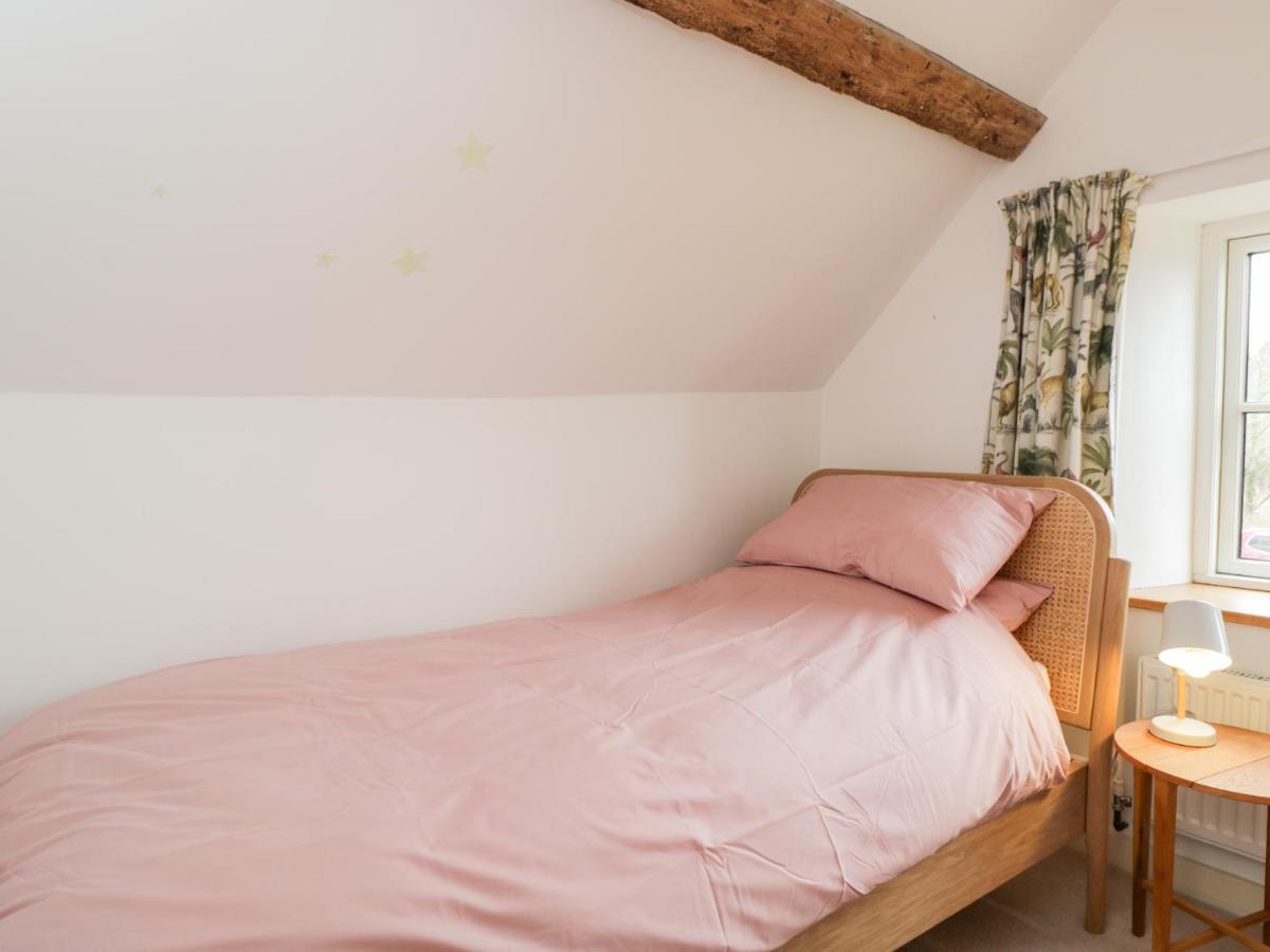 High Cogges Farm Holiday Cottages Уитни Екстериор снимка
