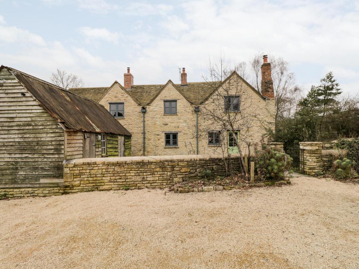 High Cogges Farm Holiday Cottages Уитни Екстериор снимка