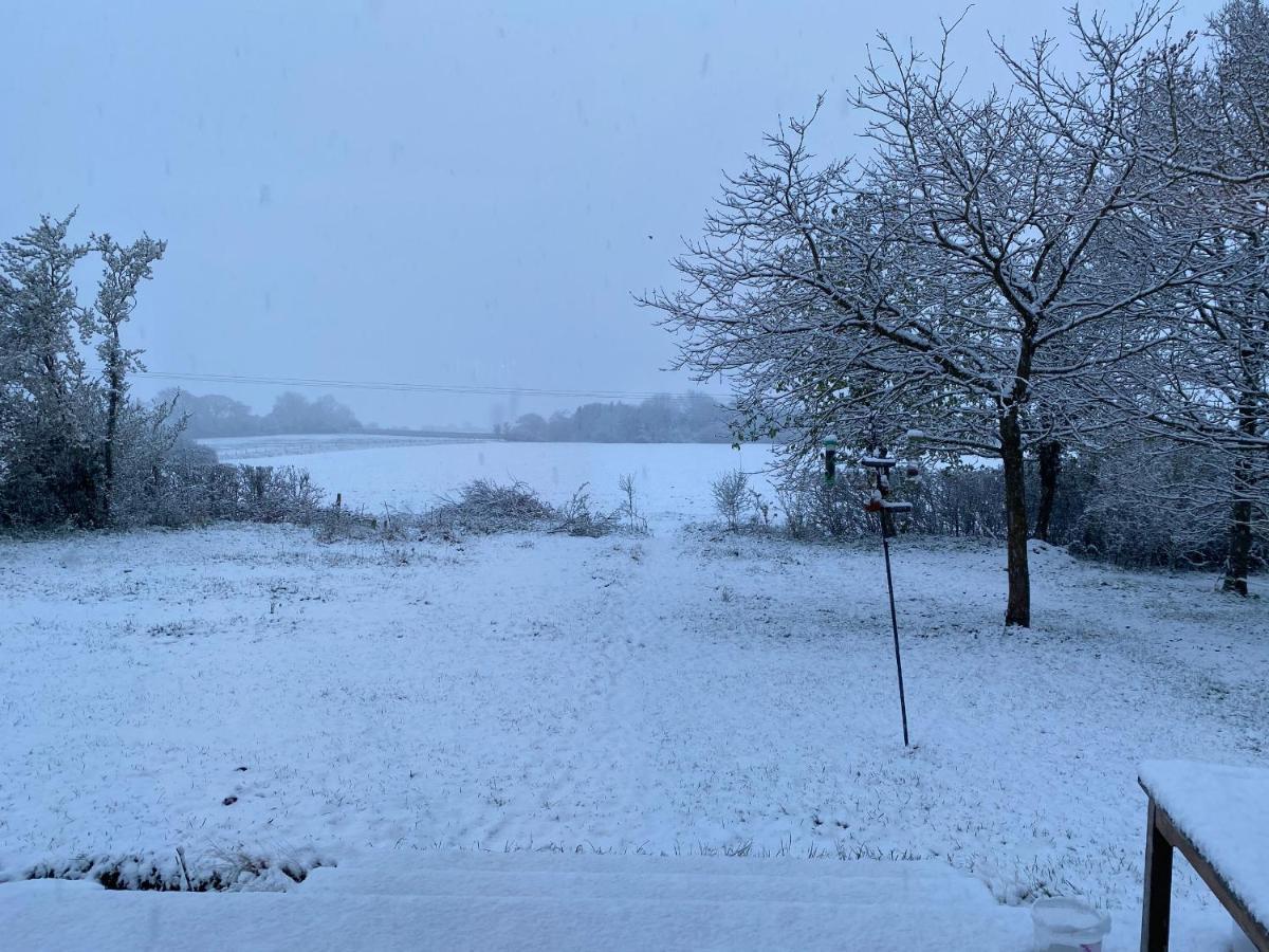 High Cogges Farm Holiday Cottages Уитни Екстериор снимка