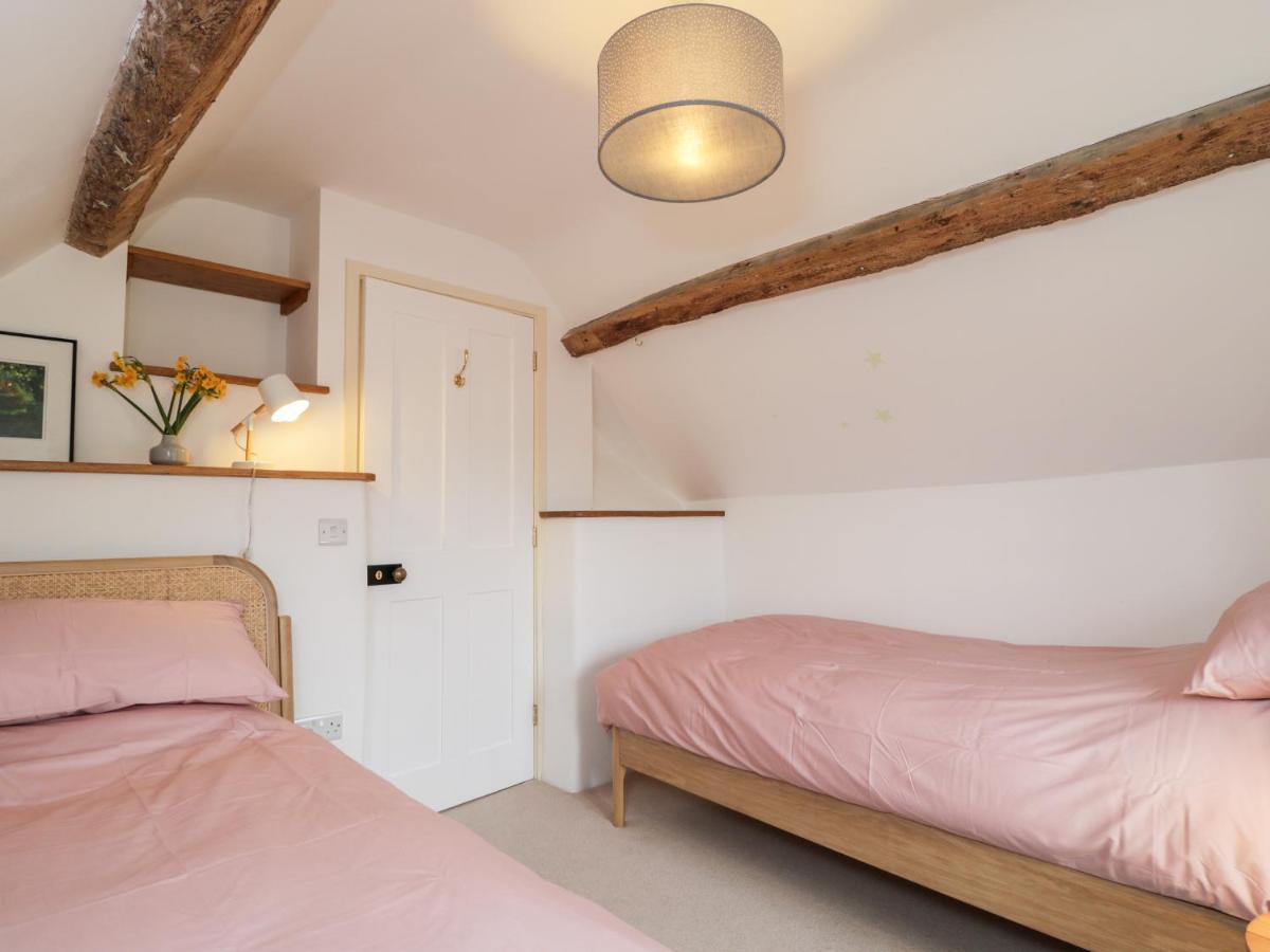 High Cogges Farm Holiday Cottages Уитни Екстериор снимка