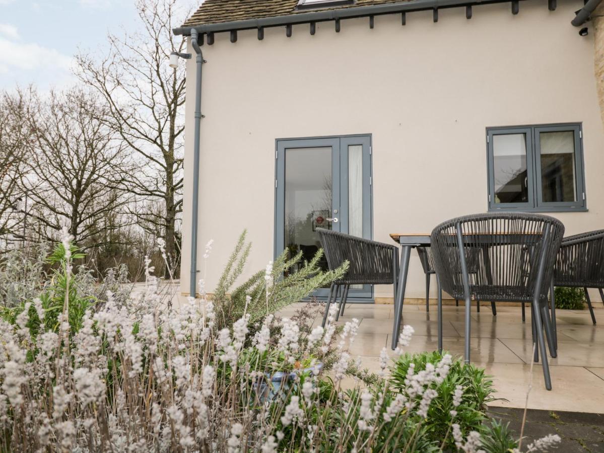 High Cogges Farm Holiday Cottages Уитни Екстериор снимка