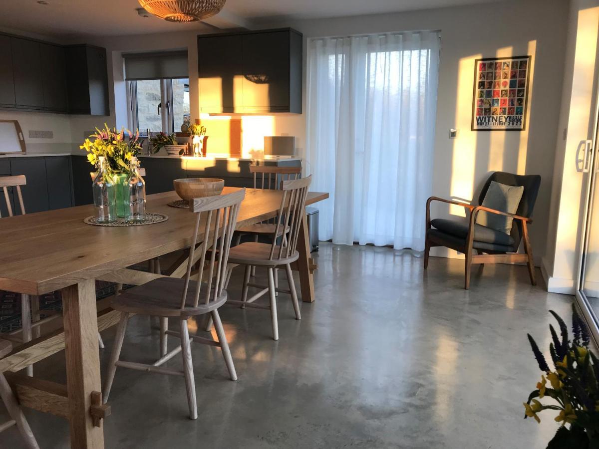High Cogges Farm Holiday Cottages Уитни Екстериор снимка