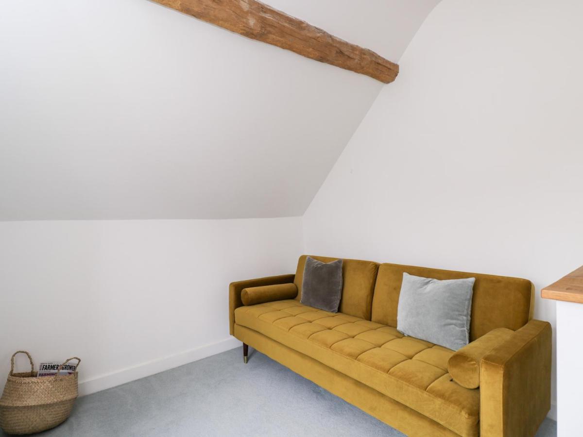 High Cogges Farm Holiday Cottages Уитни Екстериор снимка