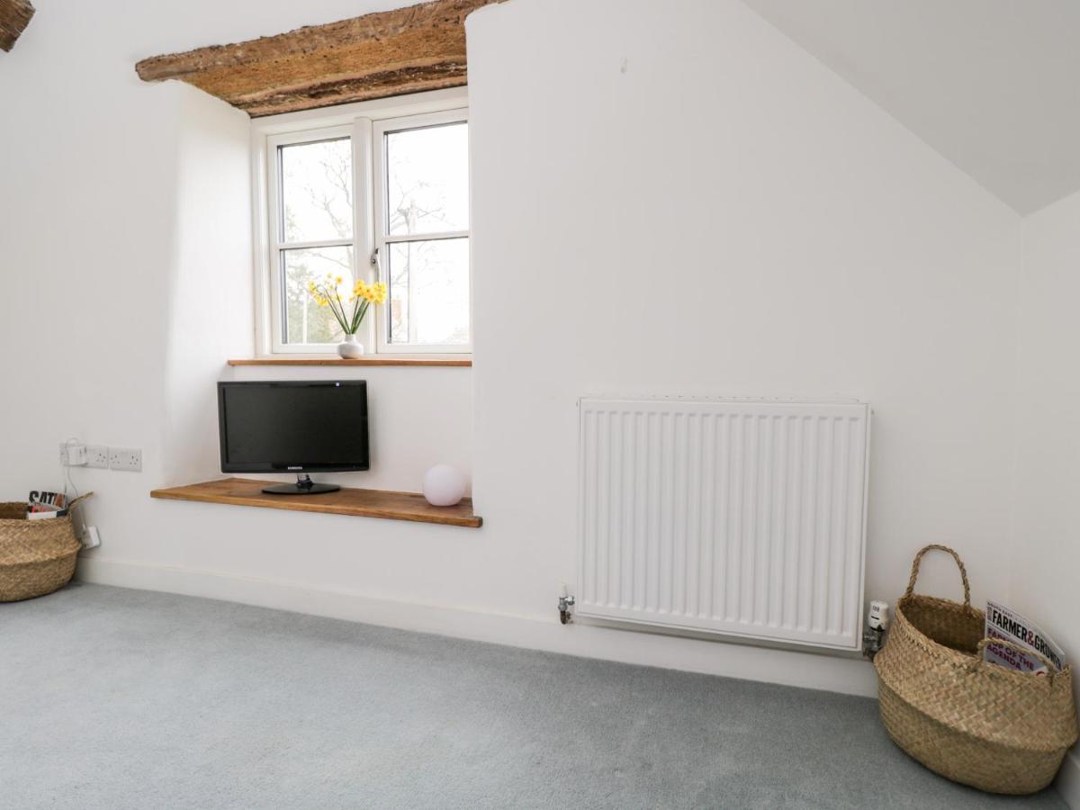 High Cogges Farm Holiday Cottages Уитни Екстериор снимка